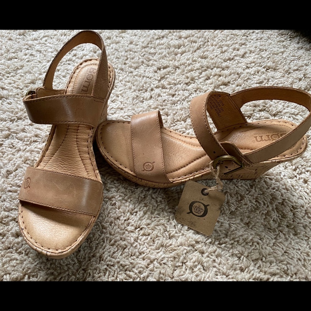 NWT Born wedge sandals 7.5